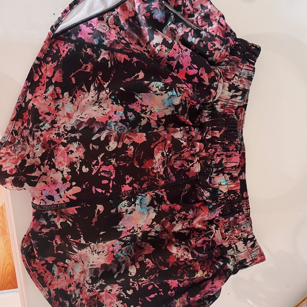 Lululemon Hotty Hot Shorts 2.5